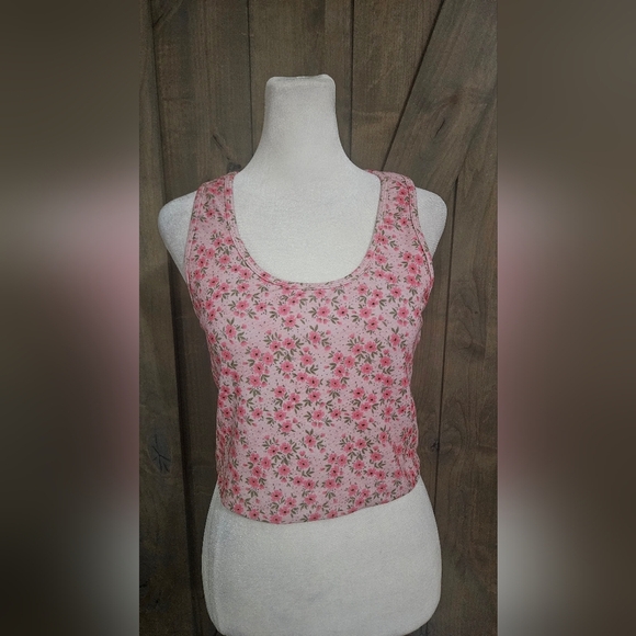 EVOLUTION and CREATION Strawberry Shortcake Compression Crop Top. Size M - Picture 7 of 10
